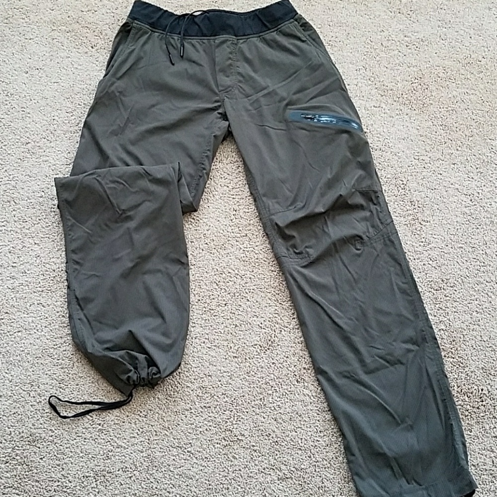 Lulu lemon drawstring bottom pant.